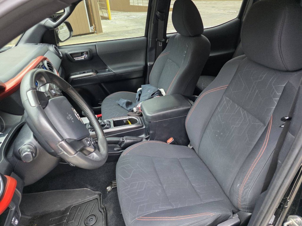 2017 Toyota Tacoma Image 14