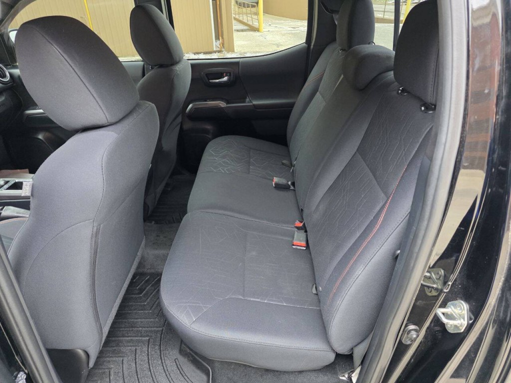 2017 Toyota Tacoma Image 15