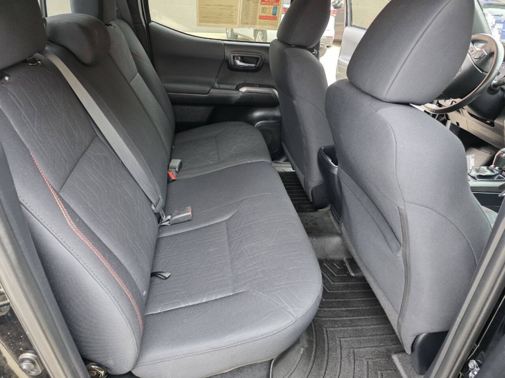 2017 Toyota Tacoma Image 17