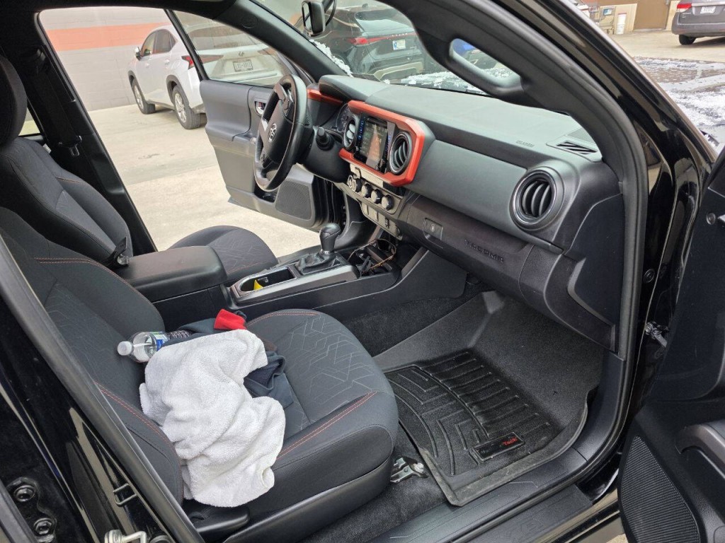 2017 Toyota Tacoma Image 18