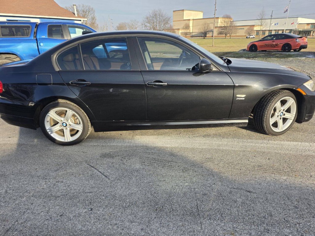 2011 BMW 3 Series Image 3