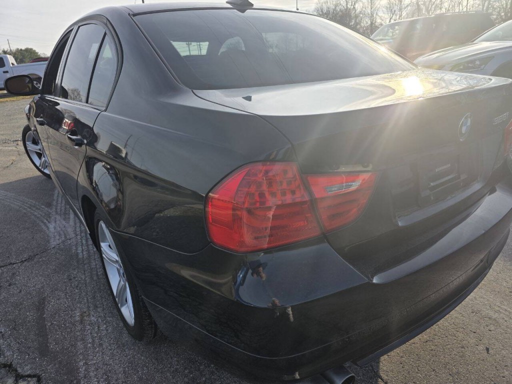 2011 BMW 3 Series Image 6