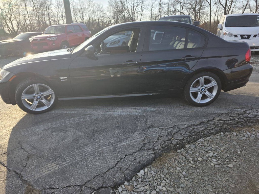 2011 BMW 3 Series Image 8