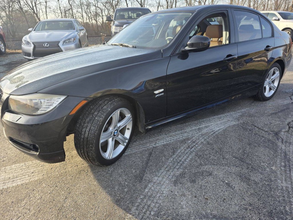 2011 BMW 3 Series Image 9