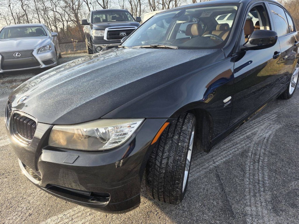 2011 BMW 3 Series Image 10