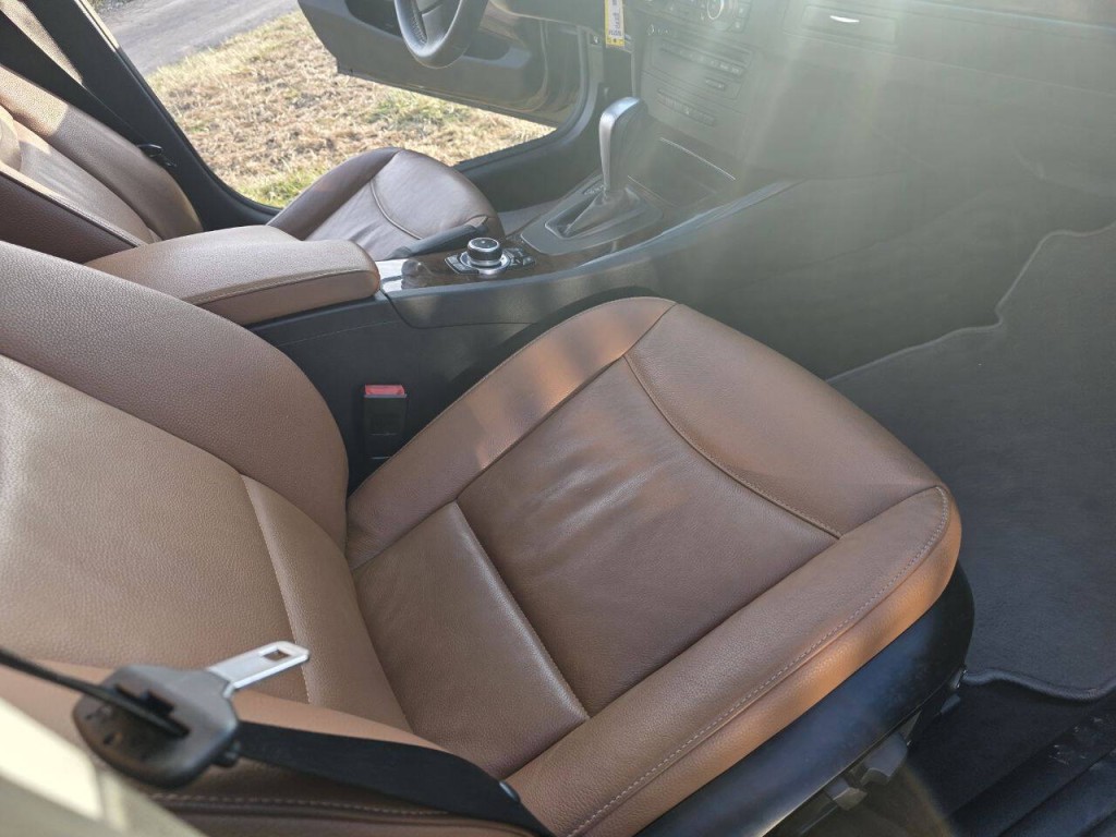 2011 BMW 3 Series Image 13