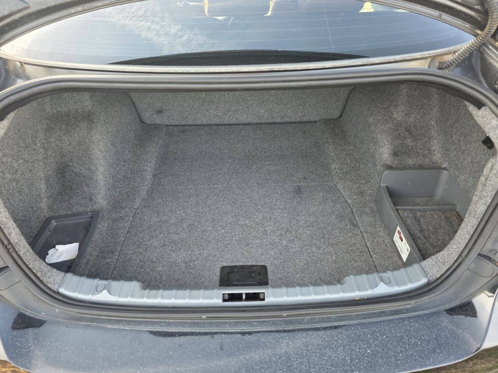 2011 BMW 3 Series Image 15