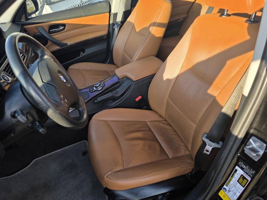 2011 BMW 3 Series Image 18