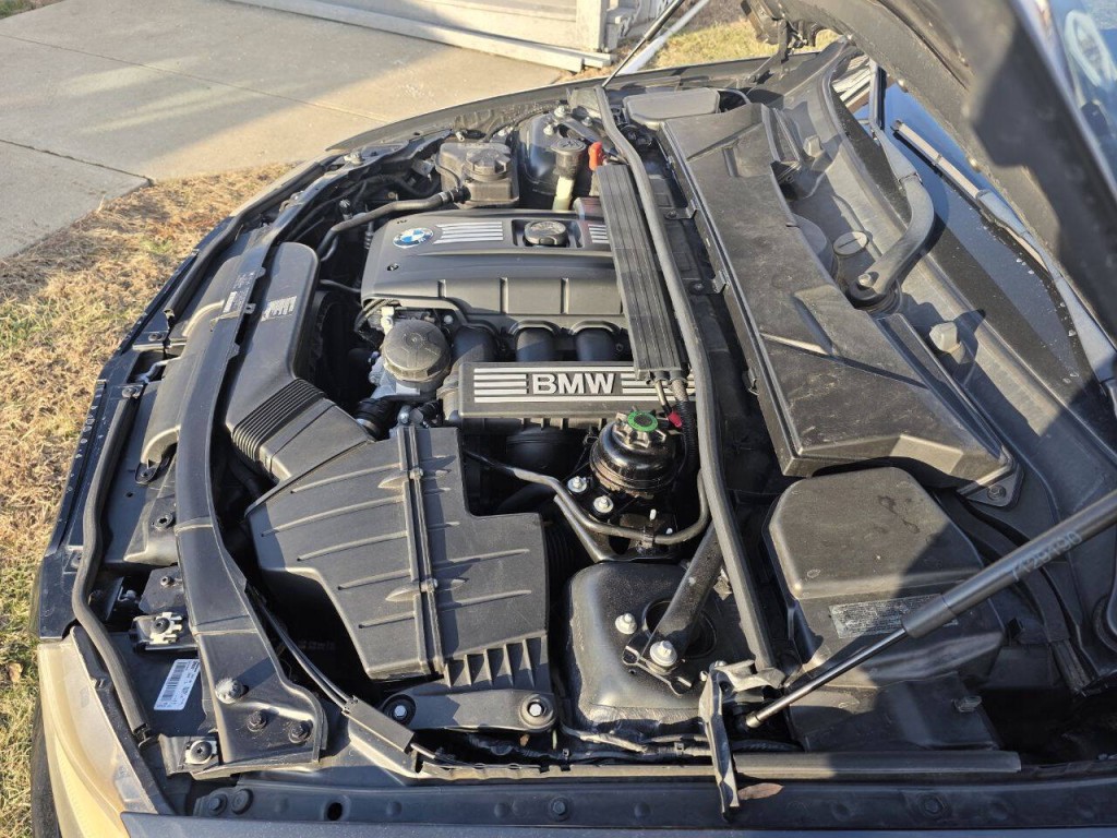 2011 BMW 3 Series Image 19