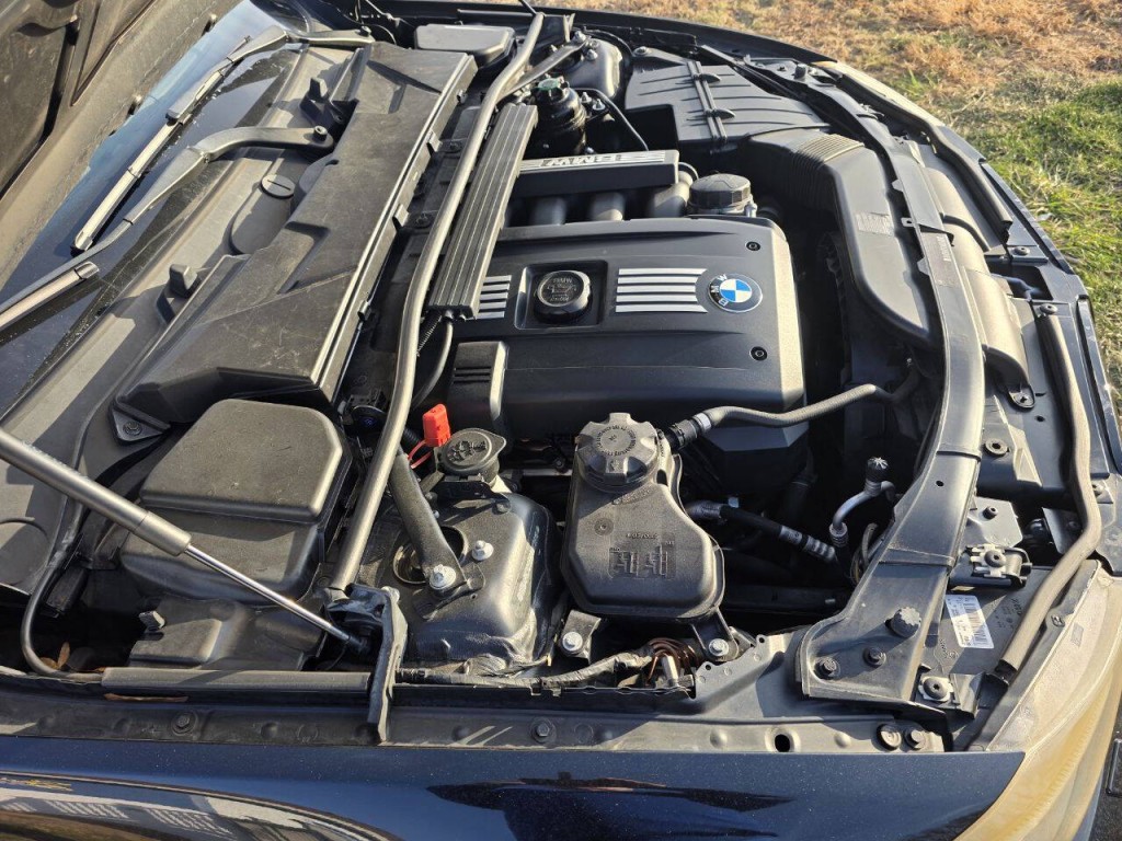 2011 BMW 3 Series Image 21