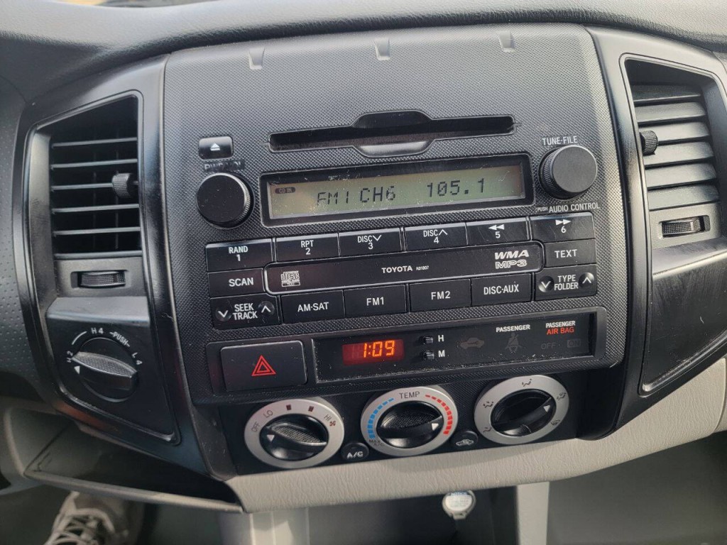 2011 Toyota Tacoma Image 24