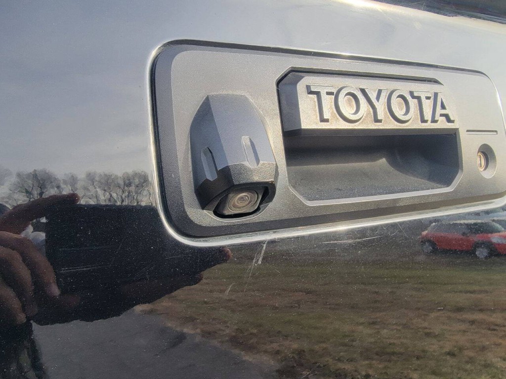 2015 Toyota Tundra Image 19