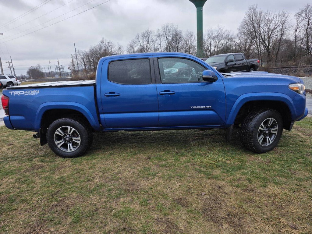 2018 Toyota Tacoma Image 3