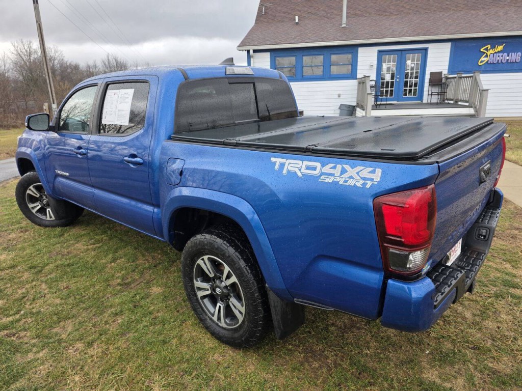 2018 Toyota Tacoma Image 8