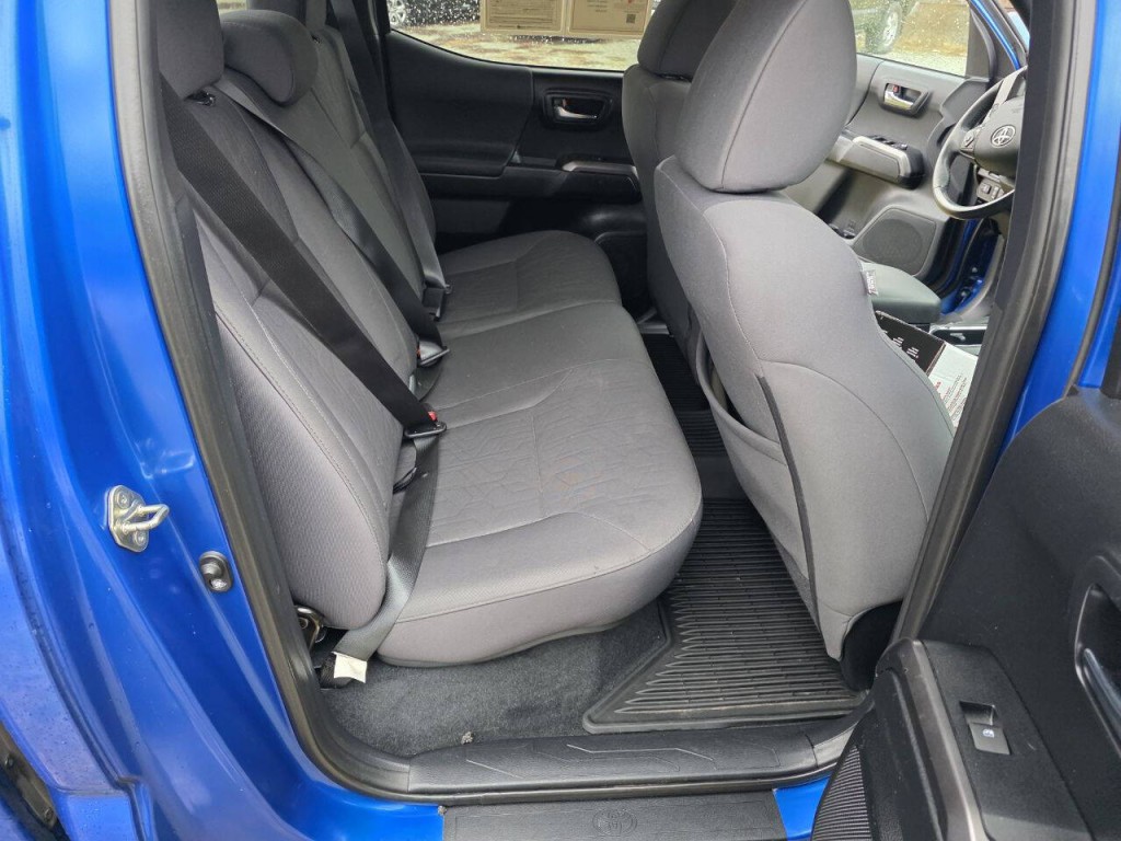 2018 Toyota Tacoma Image 16