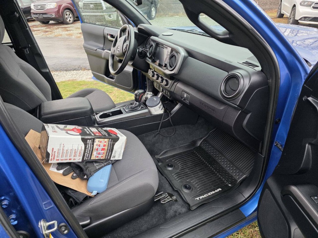 2018 Toyota Tacoma Image 17