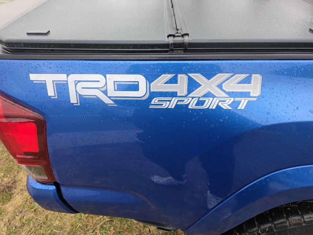 2018 Toyota Tacoma Image 18