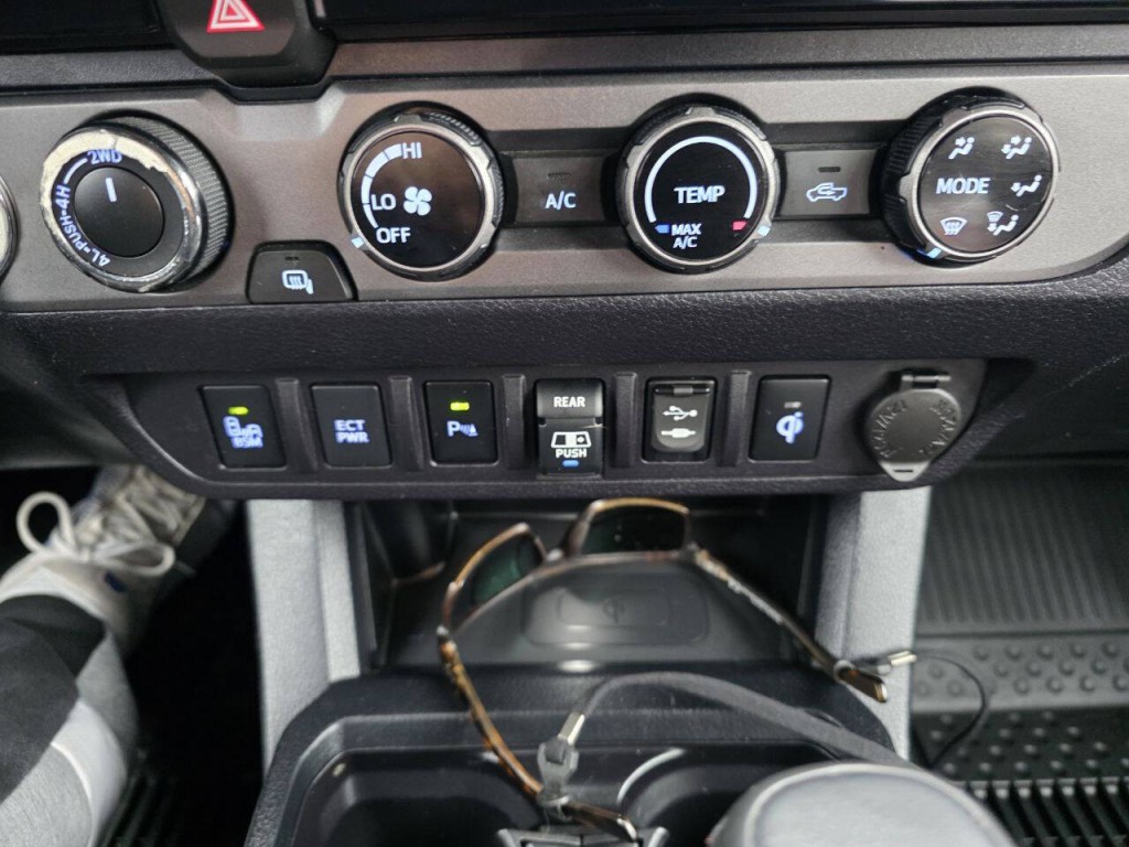 2018 Toyota Tacoma Image 24