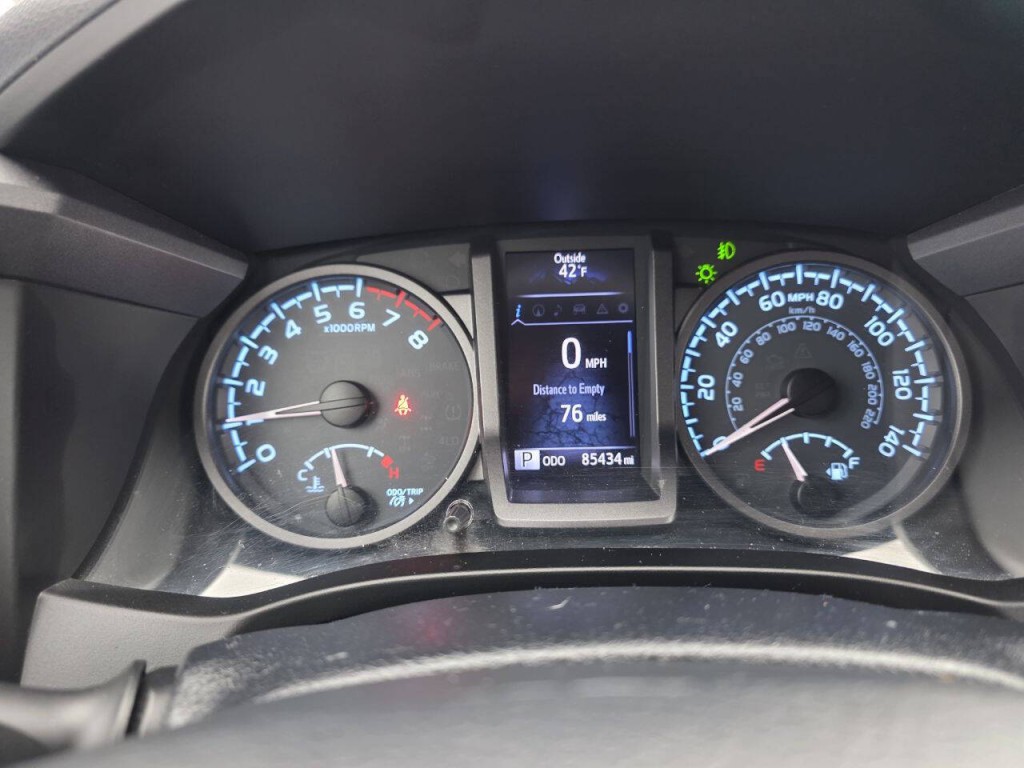 2018 Toyota Tacoma Image 25