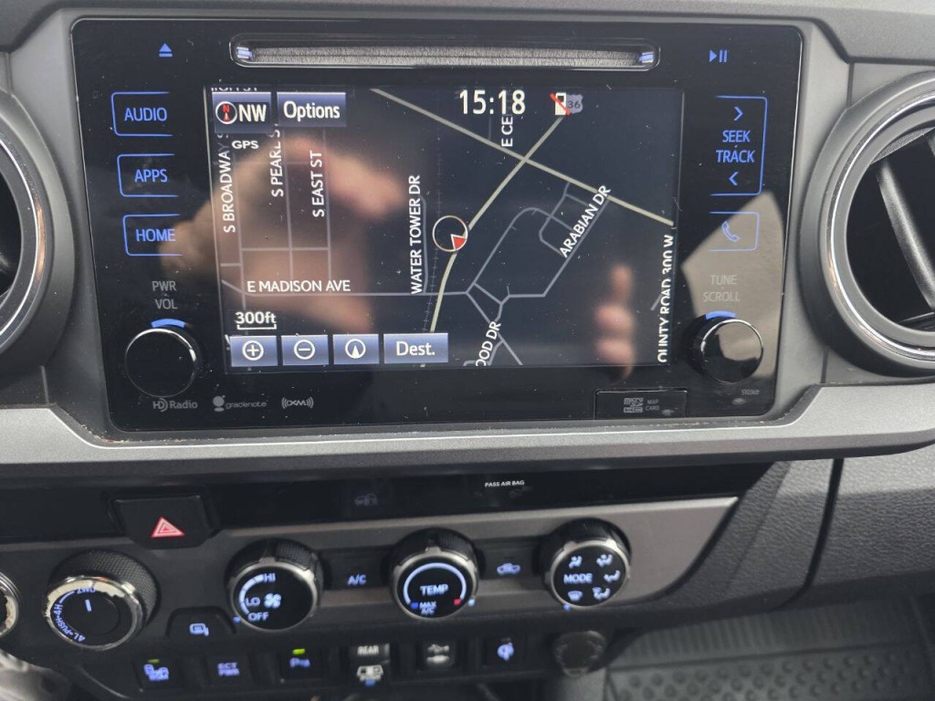 2018 Toyota Tacoma Image 27