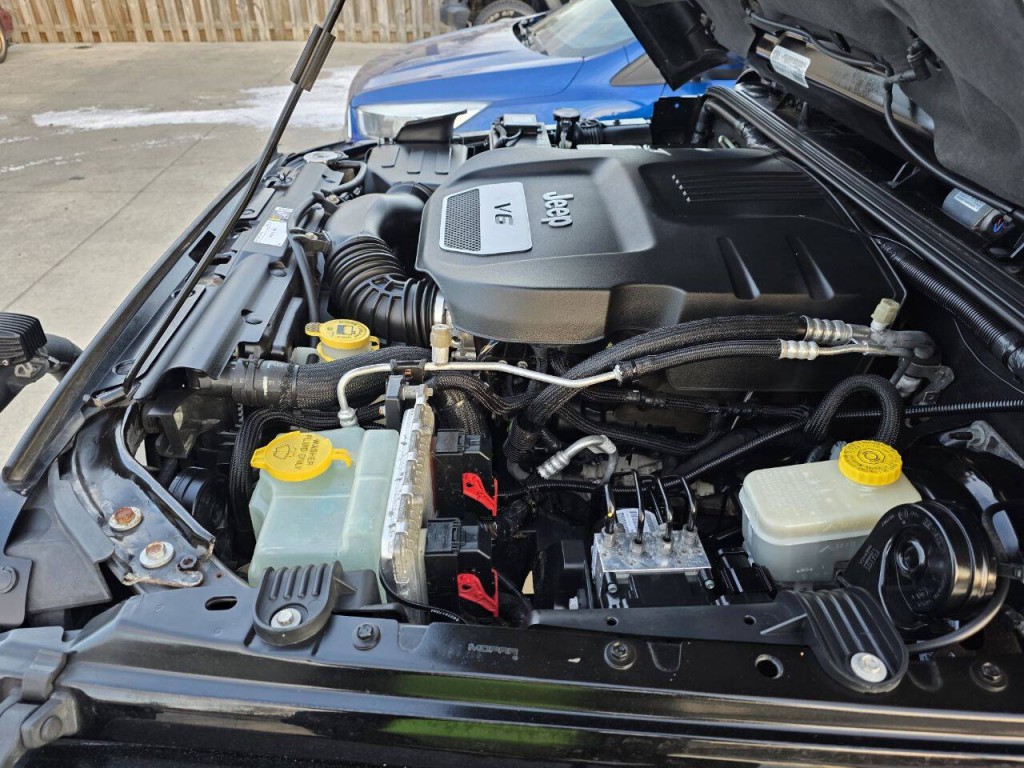 2016 Jeep Wrangler Image 20