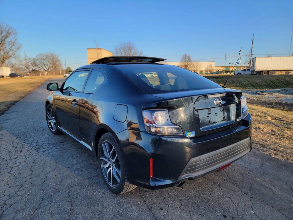 2015 Scion tC Image 9