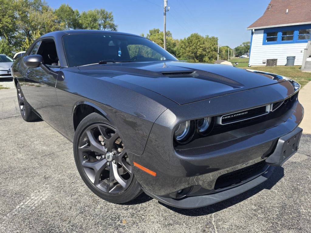 2018 Dodge Challenger Image 2