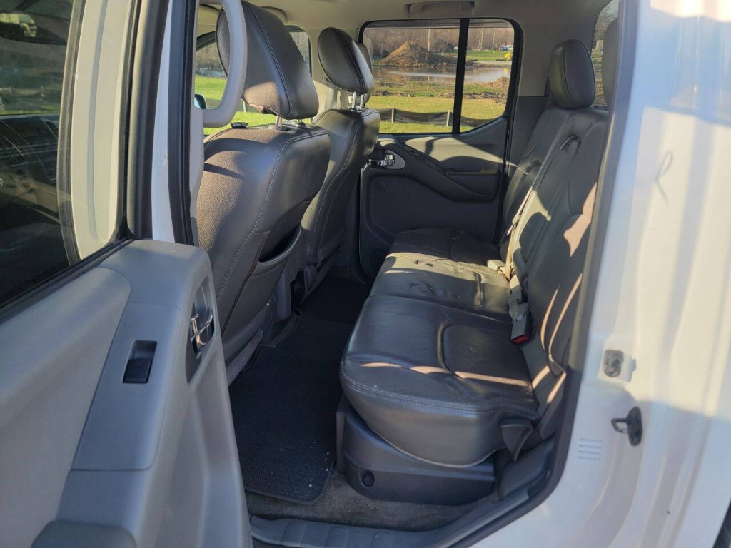 2011 Nissan Frontier Image 12