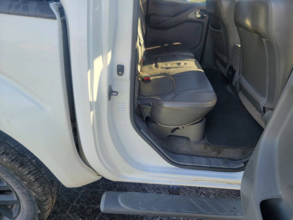2011 Nissan Frontier Image 15