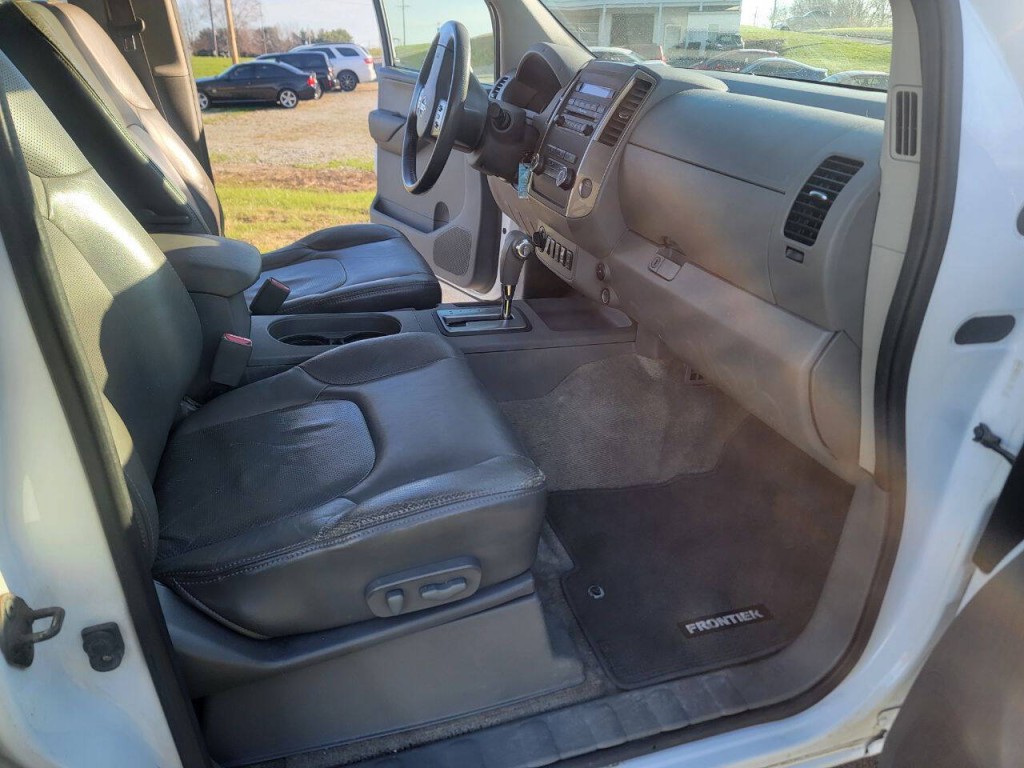 2011 Nissan Frontier Image 16