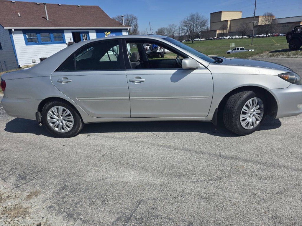 2005 Toyota Camry Image 3