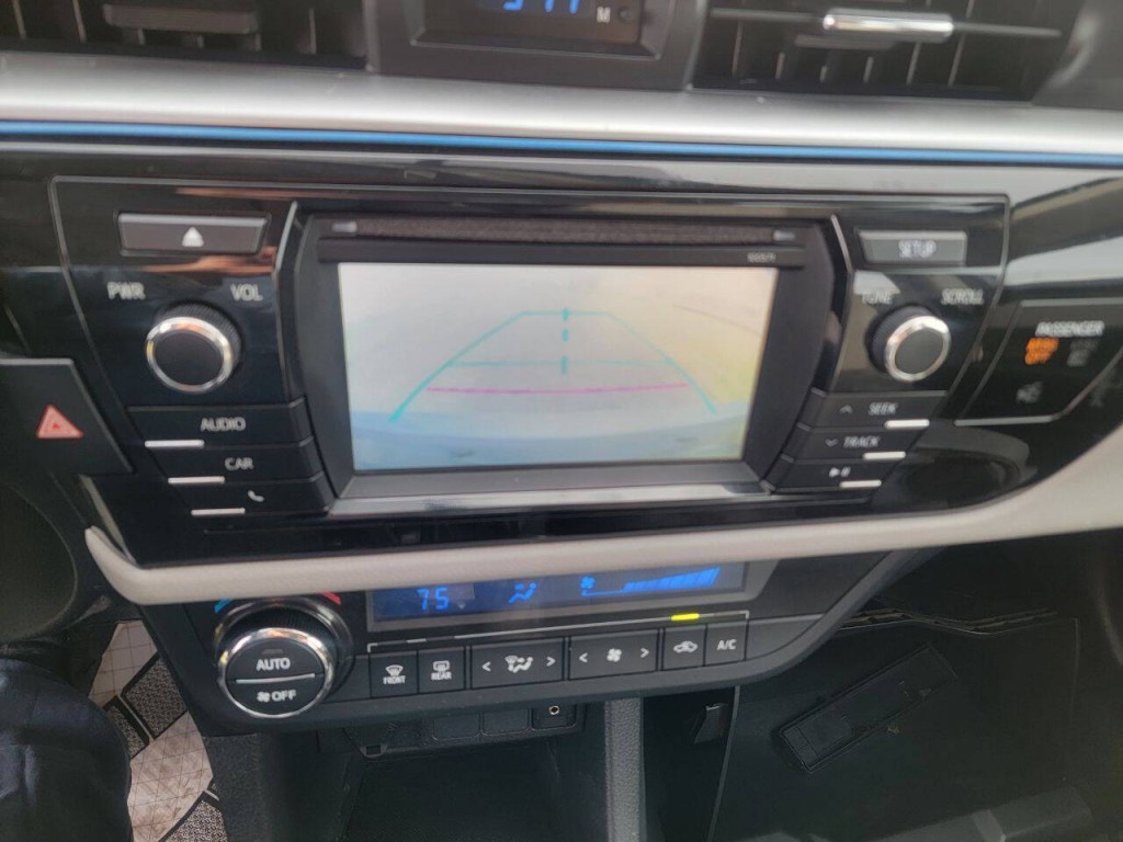 2016 Toyota Corolla Image 18