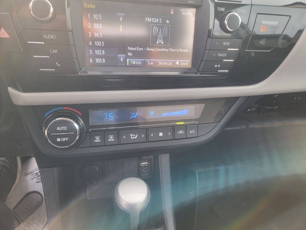 2016 Toyota Corolla Image 19