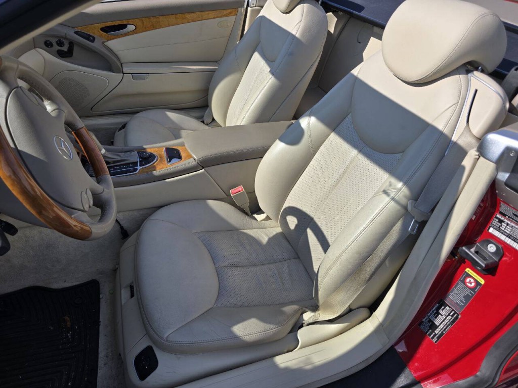 2006 Mercedes-Benz SL-Class Image 16