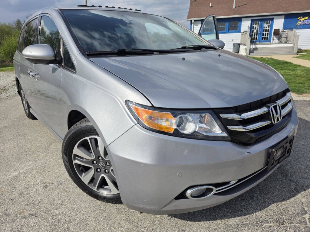 2016 Honda Odyssey Image 2