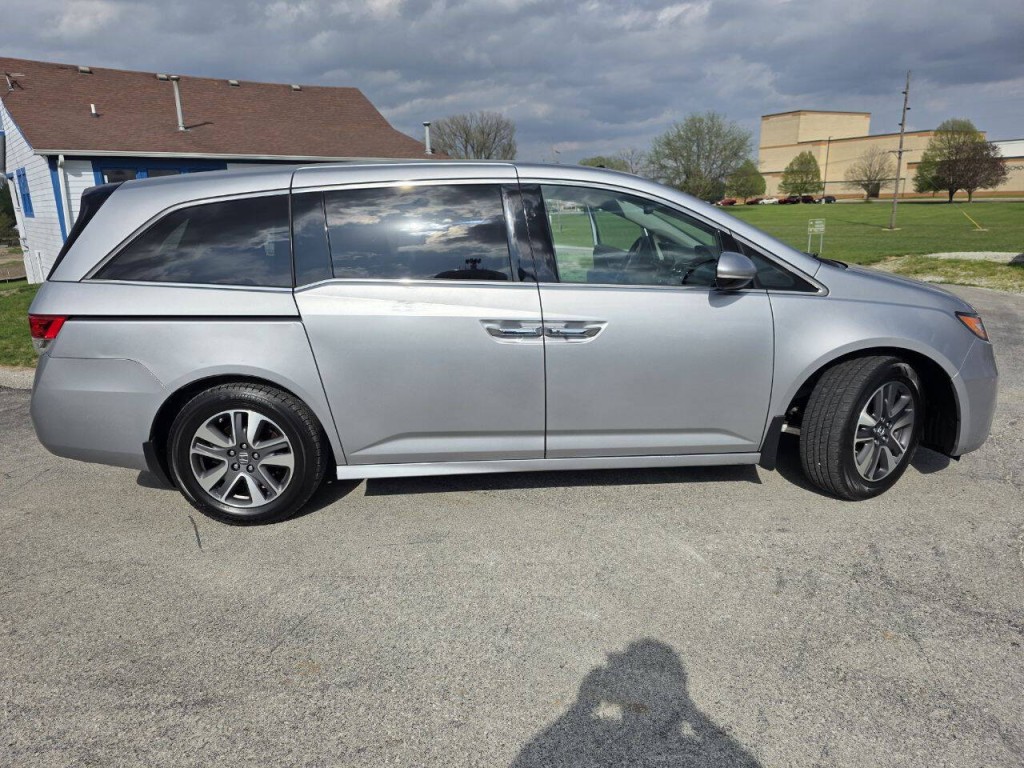 2016 Honda Odyssey Image 3
