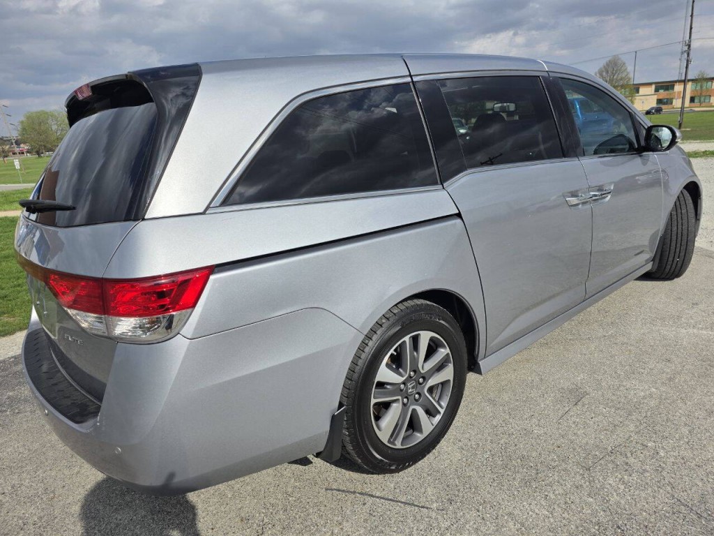 2016 Honda Odyssey Image 4