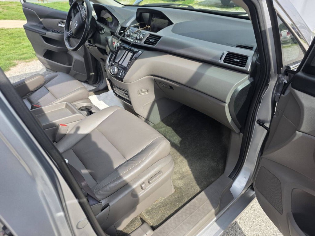 2016 Honda Odyssey Image 13