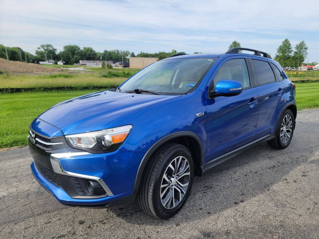 2019 Mitsubishi Outlander Image 2