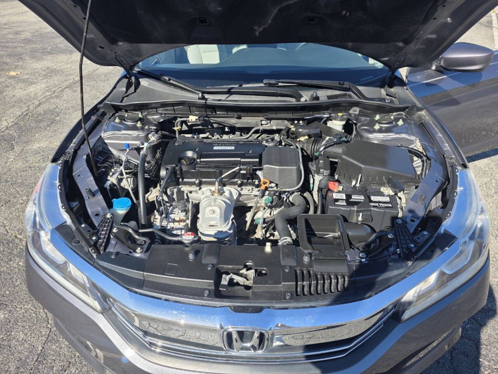 2017 Honda Accord Image 17