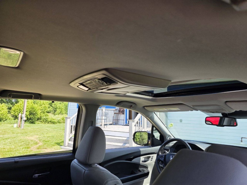 2017 Honda Pilot Image 17