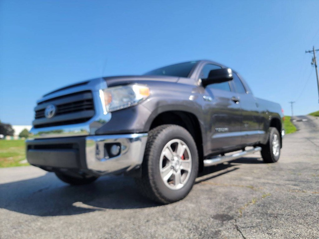 2015 Toyota Tundra Image 1