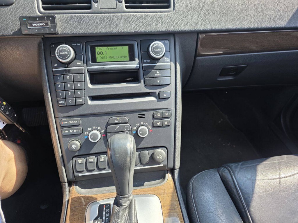 2010 Volvo XC90 Image 24