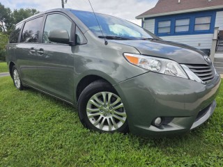 Image for 2013 Toyota Sienna XLE 8 Passenger ID: 7609657