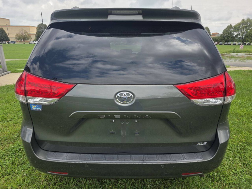2013 Toyota Sienna Image 6