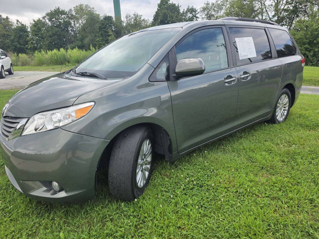 2013 Toyota Sienna Image 10