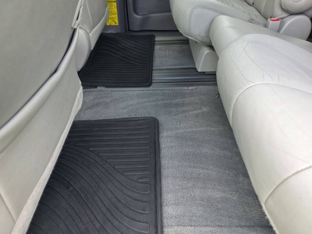 2013 Toyota Sienna Image 20