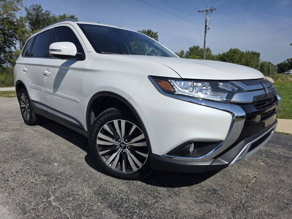 2020 Mitsubishi Outlander Image 1