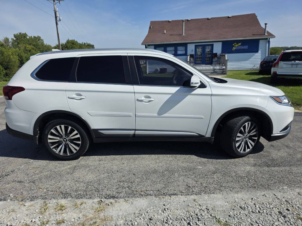 2020 Mitsubishi Outlander Image 4