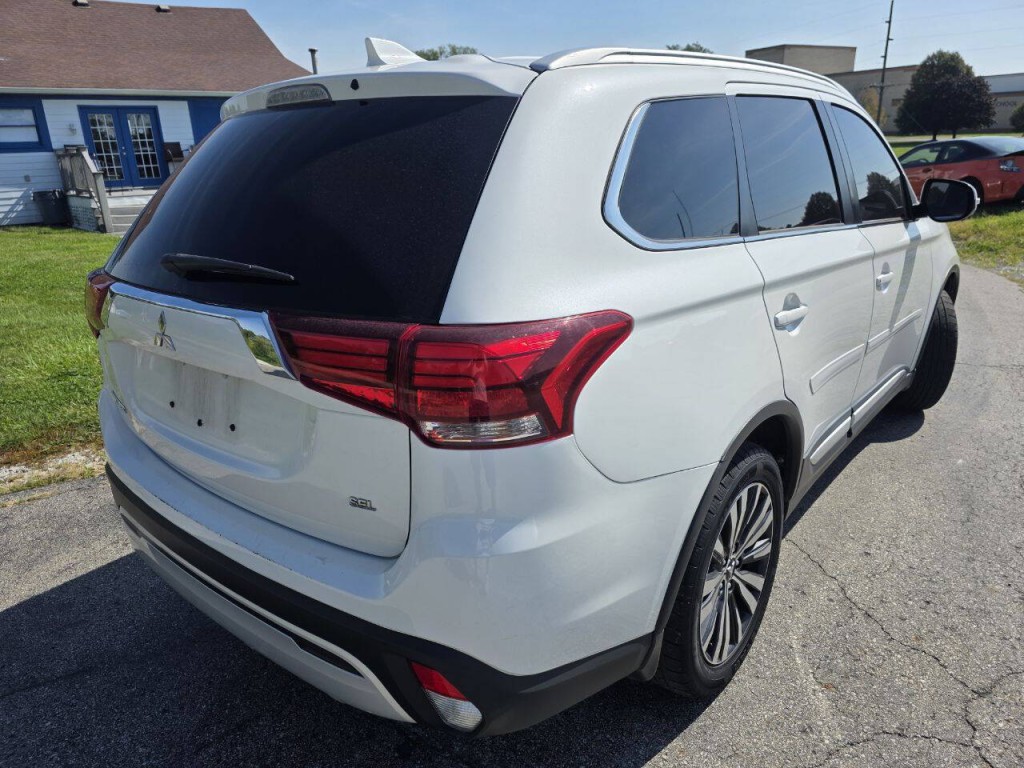 2020 Mitsubishi Outlander Image 6